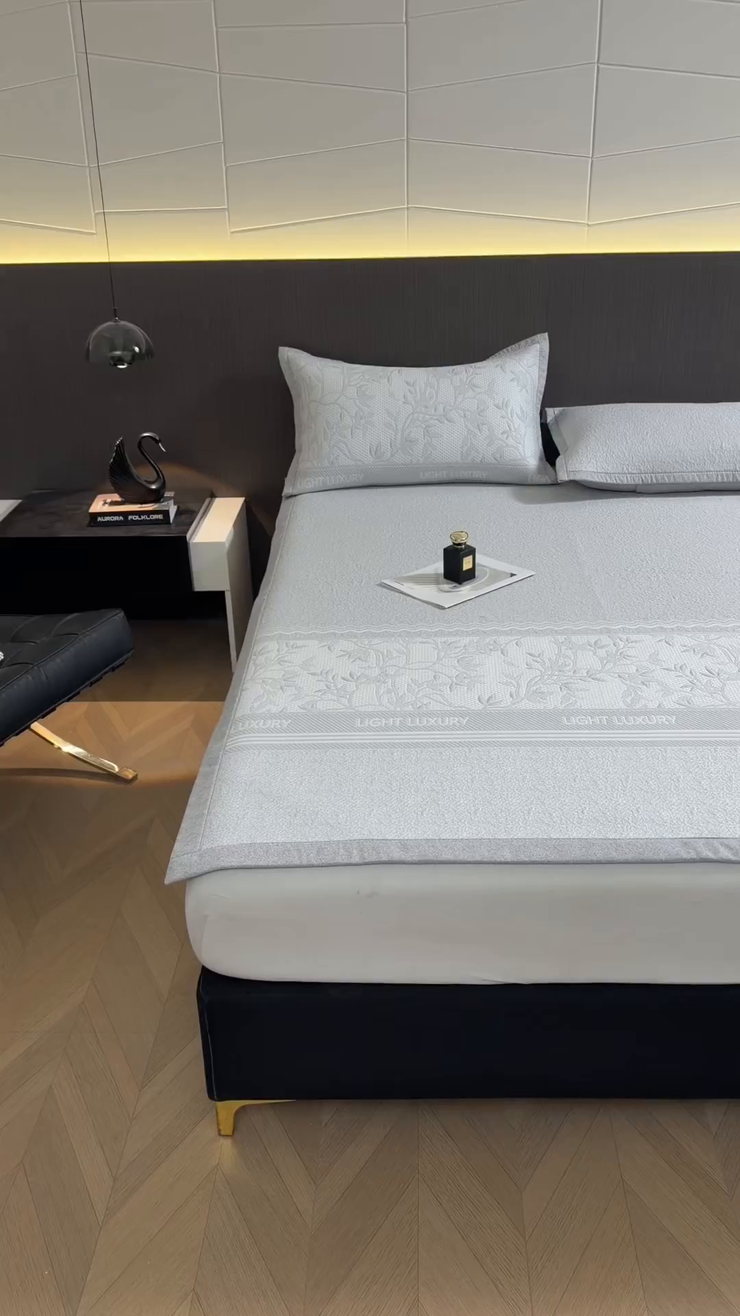 91家纺网 家纺一手货源 找家纺 慕木家纺 2026新款高端复合三明治PE乙纶提花610克冰豆豆凉席欧洛菲系列（提供买家秀） 欧洛菲-灰床席款