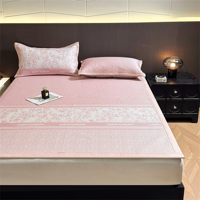 91家纺网 家纺一手货源 找家纺 慕木家纺 2026新款高端复合三明治PE乙纶提花610克冰豆豆凉席欧洛菲系列（提供买家秀） 欧洛菲-粉床席款