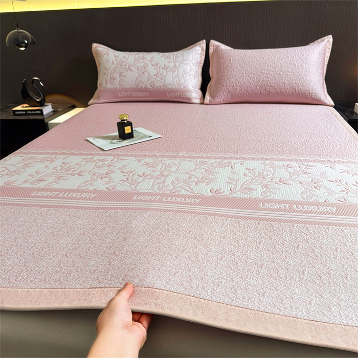 91家纺网 家纺一手货源 找家纺 慕木家纺 2026新款高端复合三明治PE乙纶提花610克冰豆豆凉席欧洛菲系列（提供买家秀） 欧洛菲-粉床席款