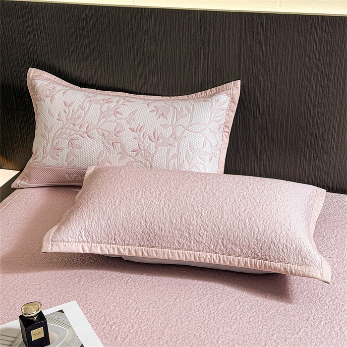 91家纺网 家纺一手货源 找家纺 慕木家纺 2026新款高端复合三明治PE乙纶提花610克冰豆豆凉席欧洛菲系列（提供买家秀） 欧洛菲-粉床席款