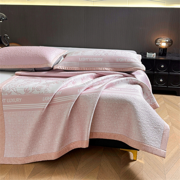 91家纺网 家纺一手货源 找家纺 慕木家纺 2026新款高端复合三明治PE乙纶提花610克冰豆豆凉席欧洛菲系列（提供买家秀） 欧洛菲-粉床席款