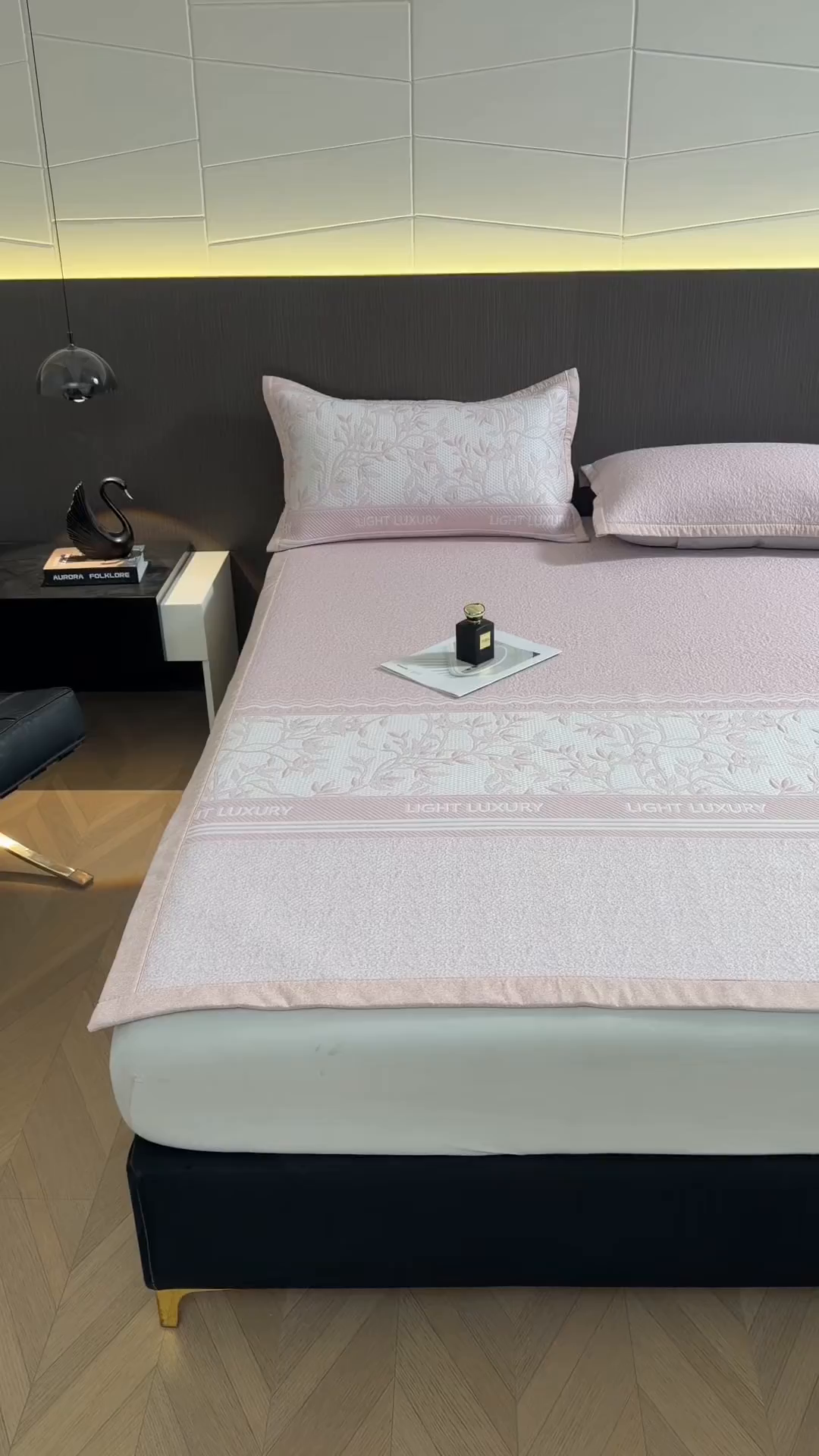 91家纺网 家纺一手货源 找家纺 慕木家纺 2026新款高端复合三明治PE乙纶提花610克冰豆豆凉席欧洛菲系列（提供买家秀） 欧洛菲-粉床席款