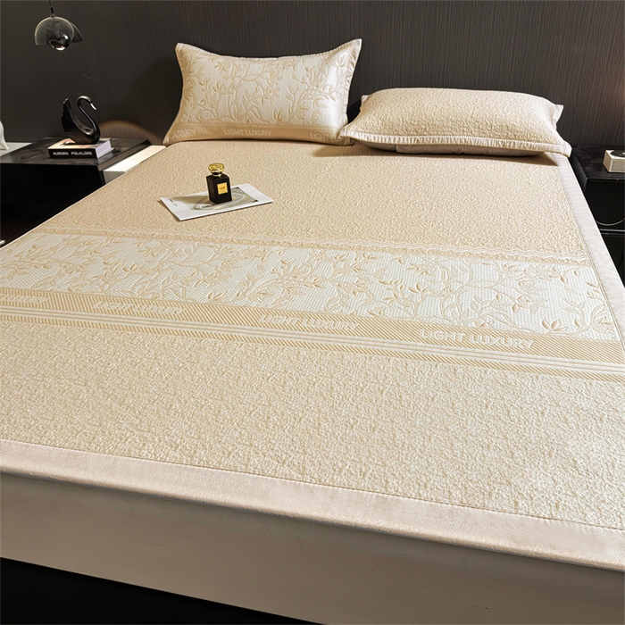 91家纺网 家纺一手货源 找家纺 慕木家纺 2026新款高端复合三明治PE乙纶提花610克冰豆豆凉席欧洛菲系列（提供买家秀） 欧洛菲-卡其床席款