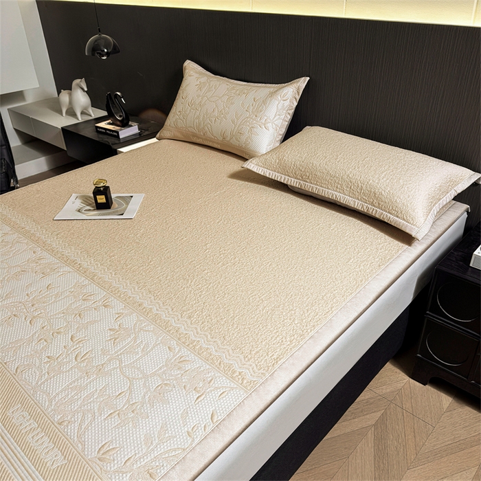 91家纺网 家纺一手货源 找家纺 慕木家纺 2026新款高端复合三明治PE乙纶提花610克冰豆豆凉席欧洛菲系列（提供买家秀） 欧洛菲-卡其床席款