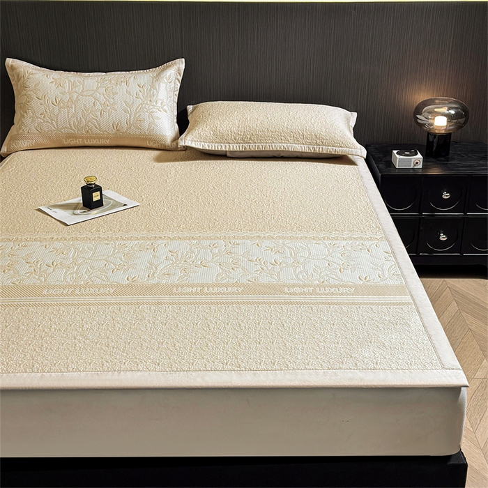 91家纺网 家纺一手货源 找家纺 慕木家纺 2026新款高端复合三明治PE乙纶提花610克冰豆豆凉席欧洛菲系列（提供买家秀） 欧洛菲-卡其床席款