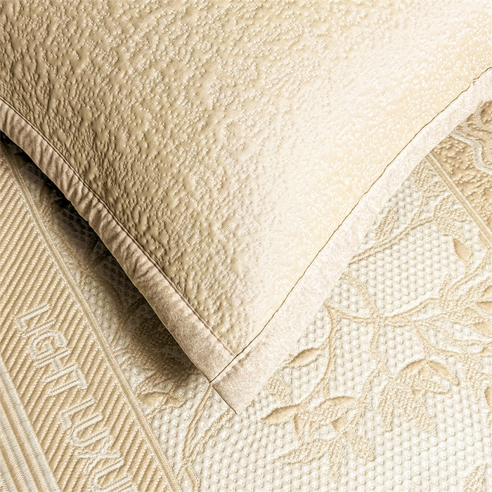 91家纺网 家纺一手货源 找家纺 慕木家纺 2026新款高端复合三明治PE乙纶提花610克冰豆豆凉席欧洛菲系列（提供买家秀） 欧洛菲-卡其床席款