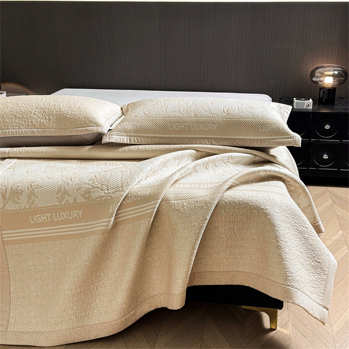 91家纺网 家纺一手货源 找家纺 慕木家纺 2026新款高端复合三明治PE乙纶提花610克冰豆豆凉席欧洛菲系列（提供买家秀） 欧洛菲-卡其床席款