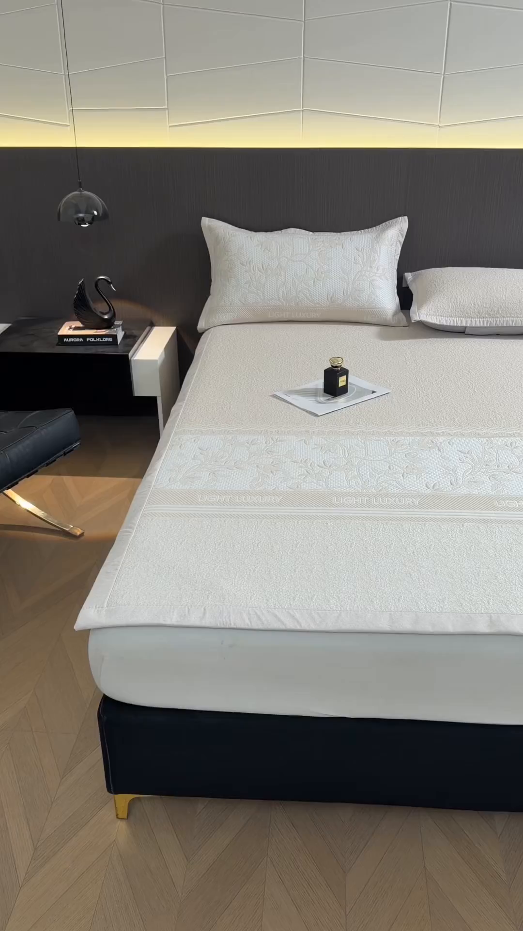 91家纺网 家纺一手货源 找家纺 慕木家纺 2026新款高端复合三明治PE乙纶提花610克冰豆豆凉席欧洛菲系列（提供买家秀） 欧洛菲-卡其床席款