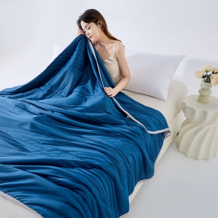 91家纺网 家纺一手货源 找家纺 天之悦家纺 2026跨境外贸可机洗水洗A类夏被冰淇淋凉感丝空调被子被芯夏凉被 深空蓝（条纹款）