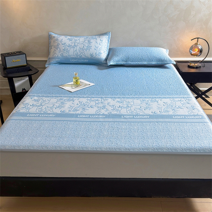 91家纺网 家纺一手货源 找家纺 慕木家纺 2026新款高端复合三明治PE乙纶提花610克冰豆豆凉席欧洛菲系列（提供买家秀） 欧洛菲-蓝床笠款