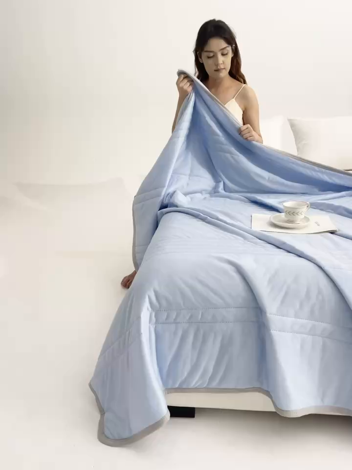 91家纺网 家纺一手货源 找家纺 天之悦家纺 2026跨境外贸可机洗水洗A类夏被冰淇淋凉感丝空调被子被芯夏凉被 云天蓝（条纹款）