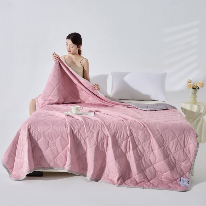 91家纺网 家纺一手货源 找家纺 天之悦家纺 2026跨境外贸可机洗水洗A类夏被冰淇淋凉感丝空调被子被芯夏凉被 豆沙色配灰色（花纹款）