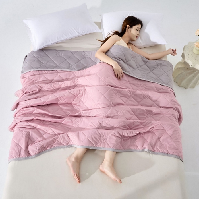 91家纺网 家纺一手货源 找家纺 天之悦家纺 2026跨境外贸可机洗水洗A类夏被冰淇淋凉感丝空调被子被芯夏凉被 豆沙色配灰色（花纹款）