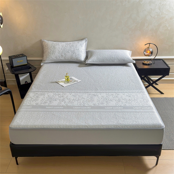 91家纺网 家纺一手货源 找家纺 慕木家纺 2026新款高端复合三明治PE乙纶提花610克冰豆豆凉席欧洛菲系列（提供买家秀） 欧洛菲-灰床笠款