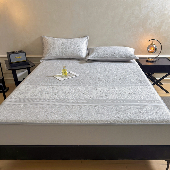 91家纺网 家纺一手货源 找家纺 慕木家纺 2026新款高端复合三明治PE乙纶提花610克冰豆豆凉席欧洛菲系列（提供买家秀） 欧洛菲-灰床笠款