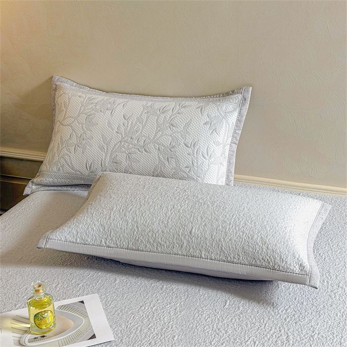 91家纺网 家纺一手货源 找家纺 慕木家纺 2026新款高端复合三明治PE乙纶提花610克冰豆豆凉席欧洛菲系列（提供买家秀） 欧洛菲-灰床笠款