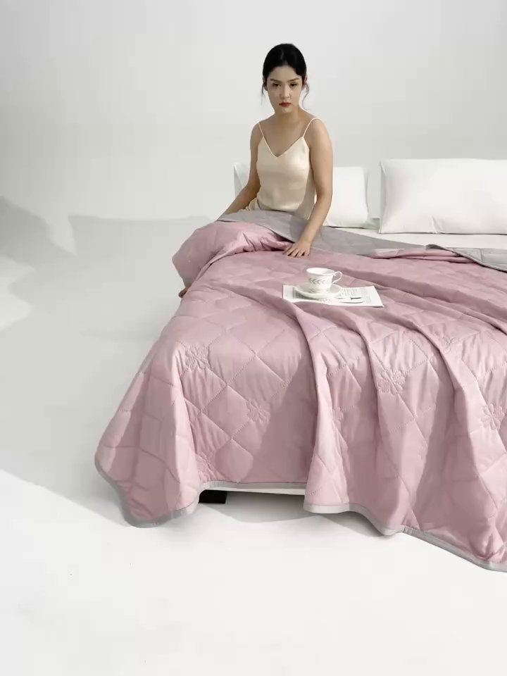 91家纺网 家纺一手货源 找家纺 天之悦家纺 2026跨境外贸可机洗水洗A类夏被冰淇淋凉感丝空调被子被芯夏凉被 豆沙色配灰色（花纹款）