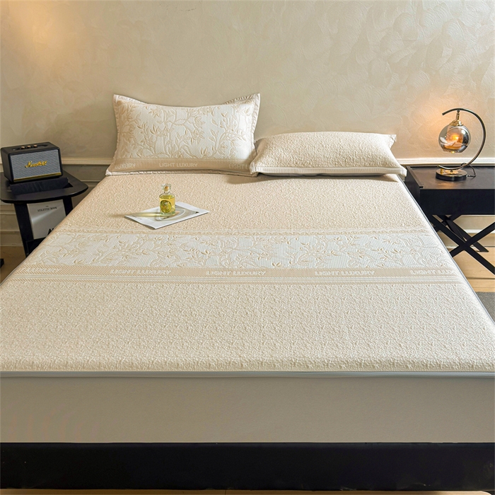 91家纺网 家纺一手货源 找家纺 慕木家纺 2026新款高端复合三明治PE乙纶提花610克冰豆豆凉席欧洛菲系列（提供买家秀） 欧洛菲-卡其床笠款