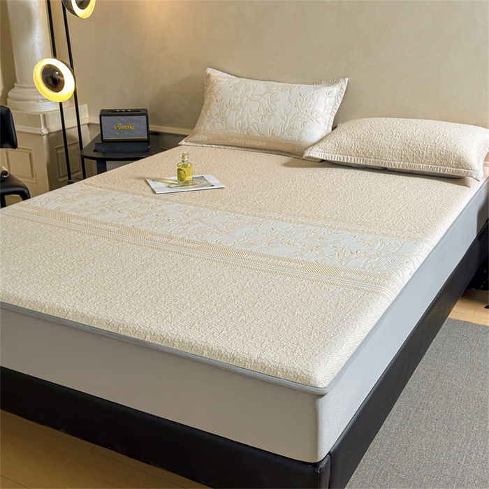 91家纺网 家纺一手货源 找家纺 慕木家纺 2026新款高端复合三明治PE乙纶提花610克冰豆豆凉席欧洛菲系列（提供买家秀） 欧洛菲-卡其床笠款