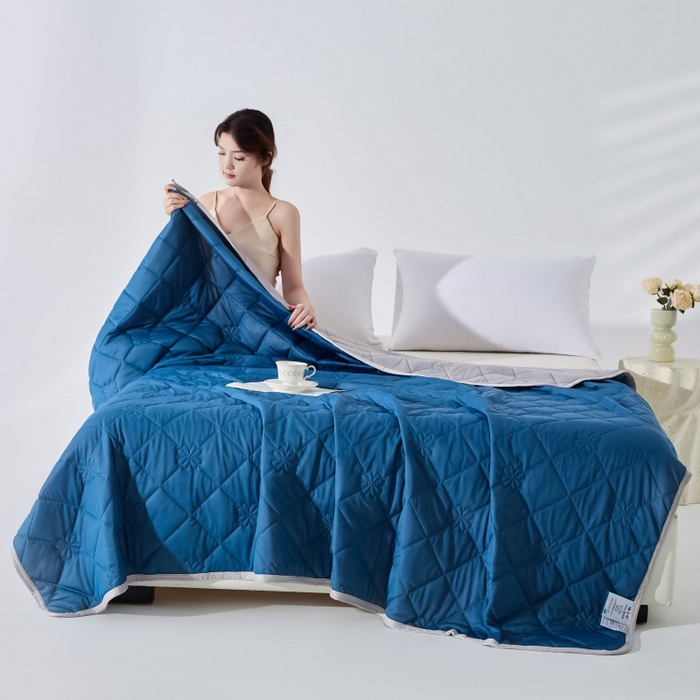 91家纺网 家纺一手货源 找家纺 天之悦家纺 2026跨境外贸可机洗水洗A类夏被冰淇淋凉感丝空调被子被芯夏凉被 深蓝色配灰色（花纹款）