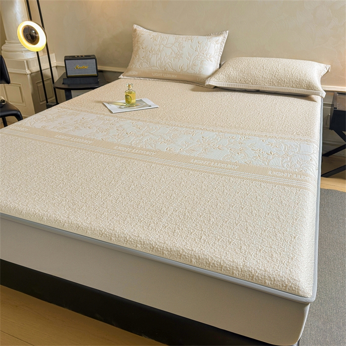 91家纺网 家纺一手货源 找家纺 慕木家纺 2026新款高端复合三明治PE乙纶提花610克冰豆豆凉席欧洛菲系列（提供买家秀） 欧洛菲-卡其床笠款