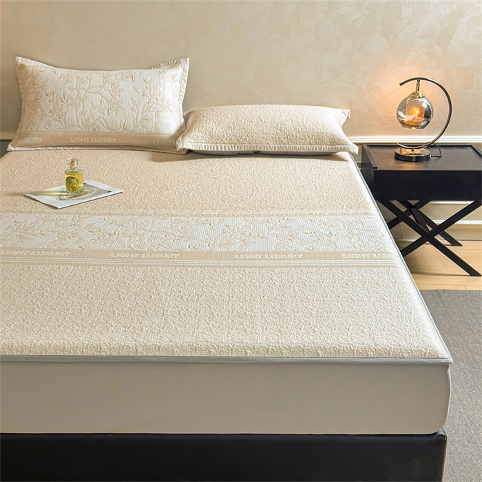 91家纺网 家纺一手货源 找家纺 慕木家纺 2026新款高端复合三明治PE乙纶提花610克冰豆豆凉席欧洛菲系列（提供买家秀） 欧洛菲-卡其床笠款