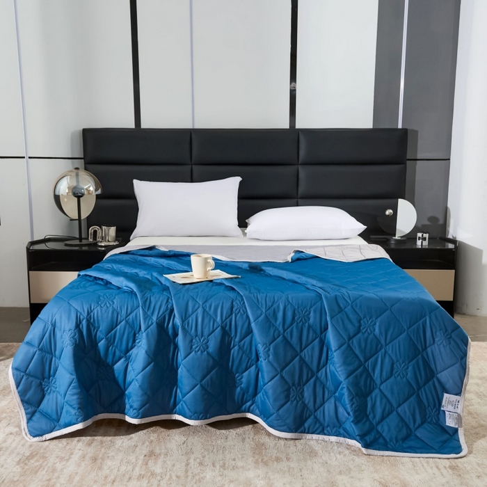 91家纺网 家纺一手货源 找家纺 天之悦家纺 2026跨境外贸可机洗水洗A类夏被冰淇淋凉感丝空调被子被芯夏凉被 深蓝色配灰色（花纹款）