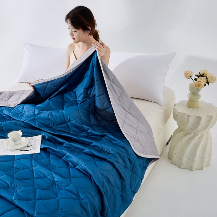 91家纺网 家纺一手货源 找家纺 天之悦家纺 2026跨境外贸可机洗水洗A类夏被冰淇淋凉感丝空调被子被芯夏凉被 深蓝色配灰色（花纹款）