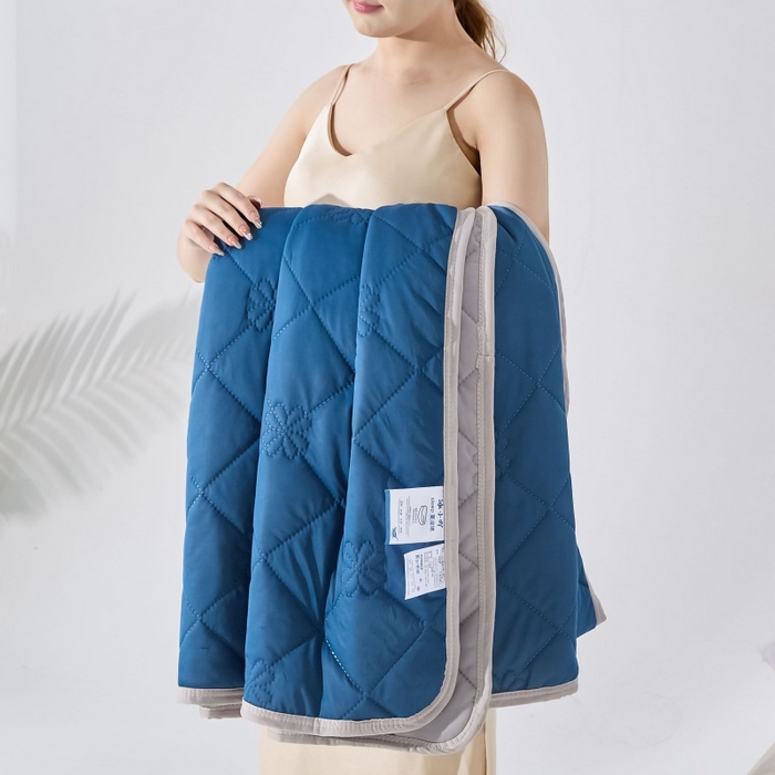 91家纺网 家纺一手货源 找家纺 天之悦家纺 2026跨境外贸可机洗水洗A类夏被冰淇淋凉感丝空调被子被芯夏凉被 深蓝色配灰色（花纹款）