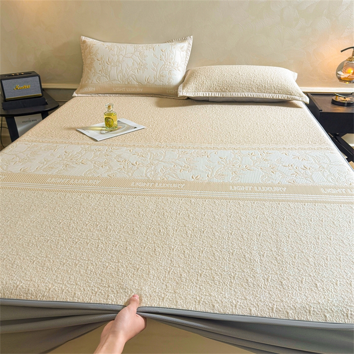 91家纺网 家纺一手货源 找家纺 慕木家纺 2026新款高端复合三明治PE乙纶提花610克冰豆豆凉席欧洛菲系列（提供买家秀） 欧洛菲-卡其床笠款