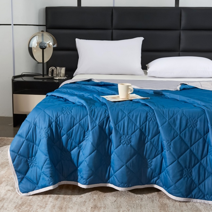 91家纺网 家纺一手货源 找家纺 天之悦家纺 2026跨境外贸可机洗水洗A类夏被冰淇淋凉感丝空调被子被芯夏凉被 深蓝色配灰色（花纹款）