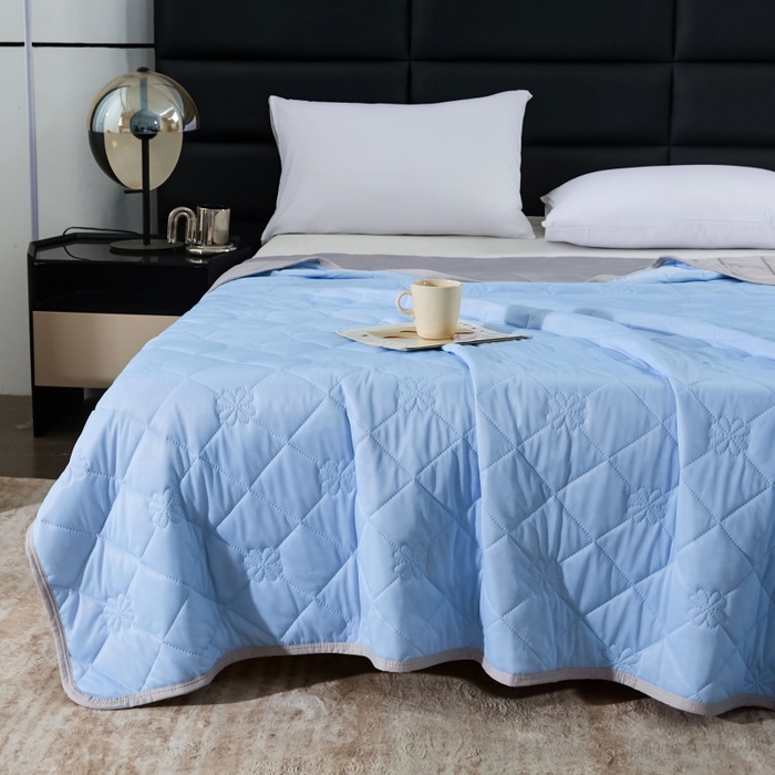 91家纺网 家纺一手货源 找家纺 天之悦家纺 2026跨境外贸可机洗水洗A类夏被冰淇淋凉感丝空调被子被芯夏凉被 天蓝色配灰色（花纹款）