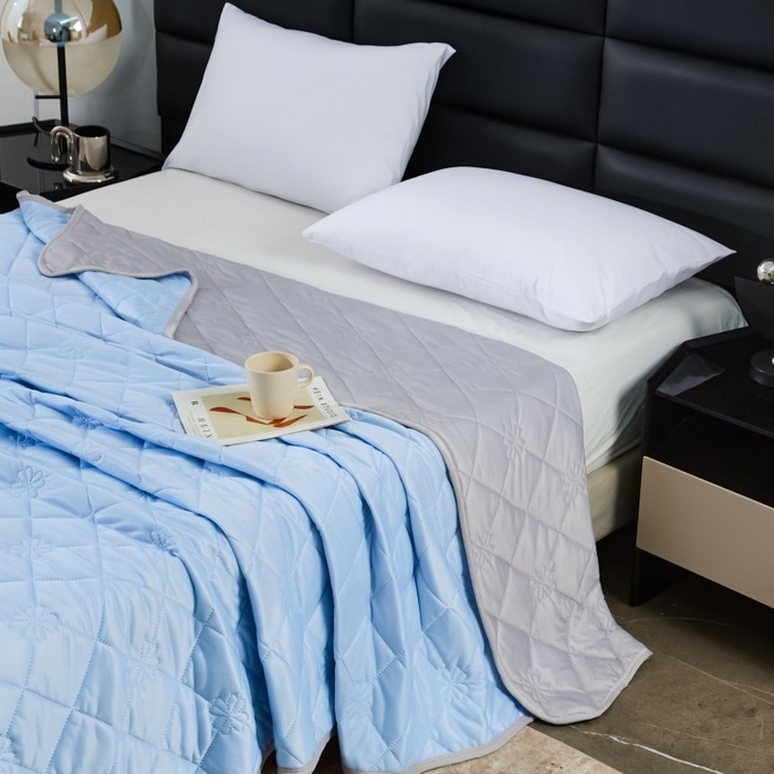 91家纺网 家纺一手货源 找家纺 天之悦家纺 2026跨境外贸可机洗水洗A类夏被冰淇淋凉感丝空调被子被芯夏凉被 天蓝色配灰色（花纹款）