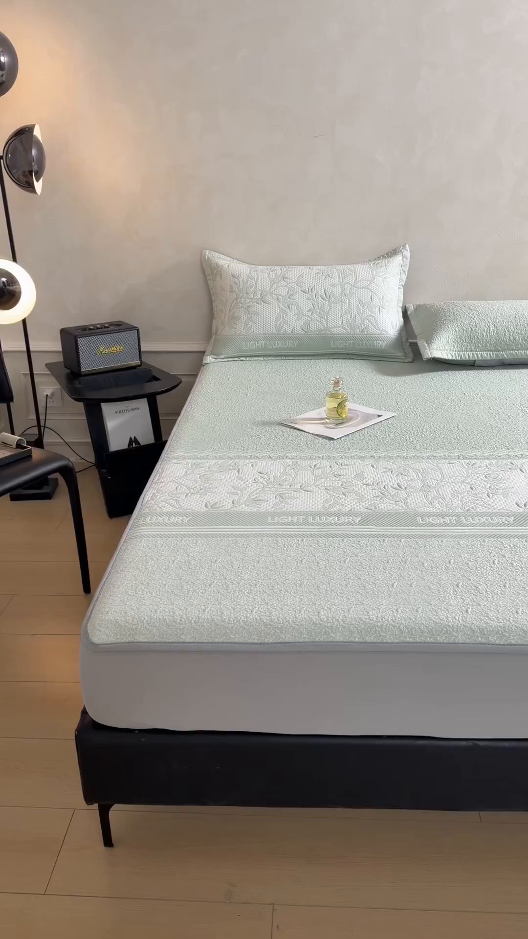 91家纺网 家纺一手货源 找家纺 慕木家纺 2026新款高端复合三明治PE乙纶提花610克冰豆豆凉席欧洛菲系列（提供买家秀） 欧洛菲-绿床笠款