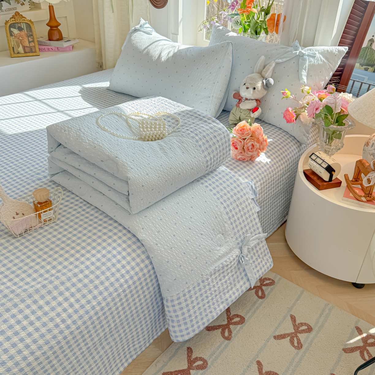 91家纺网 家纺一手货源 找家纺 瑞禾家纺（原阿亮） 2026新款提花泡芙棉拼角蝴蝶结软乎乎的撸猫感单夏被夏被四件套-甜莓气泡 甜莓气泡-海盐蓝波点