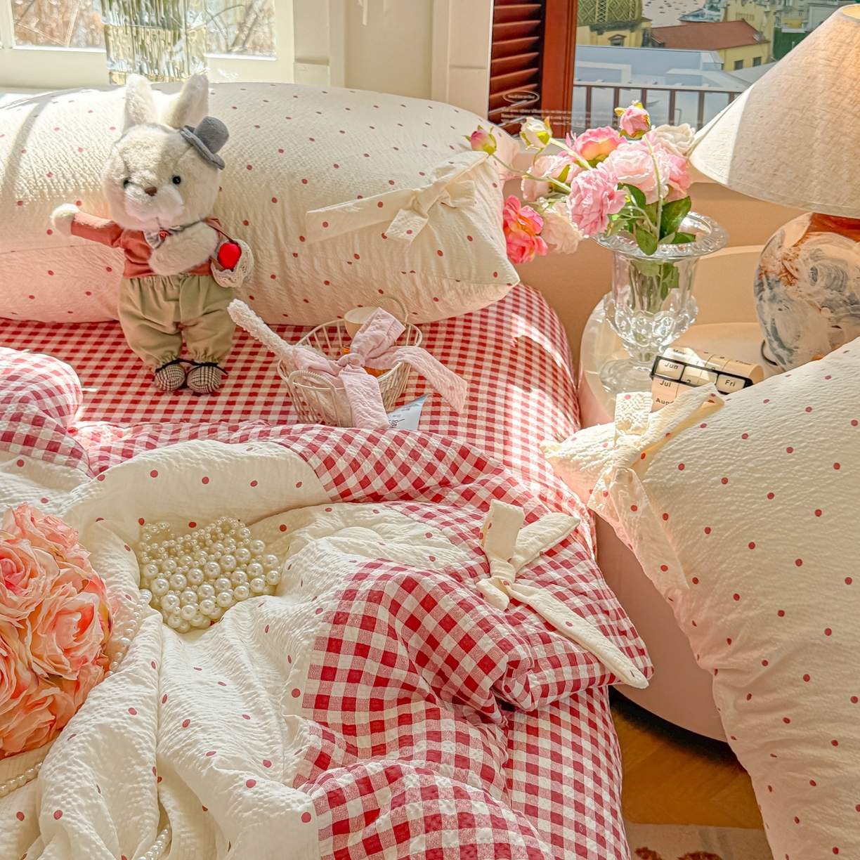 91家纺网 家纺一手货源 找家纺 瑞禾家纺（原阿亮） 2026新款提花泡芙棉拼角蝴蝶结软乎乎的撸猫感单夏被夏被四件套-甜莓气泡 甜莓气泡-奶红波点