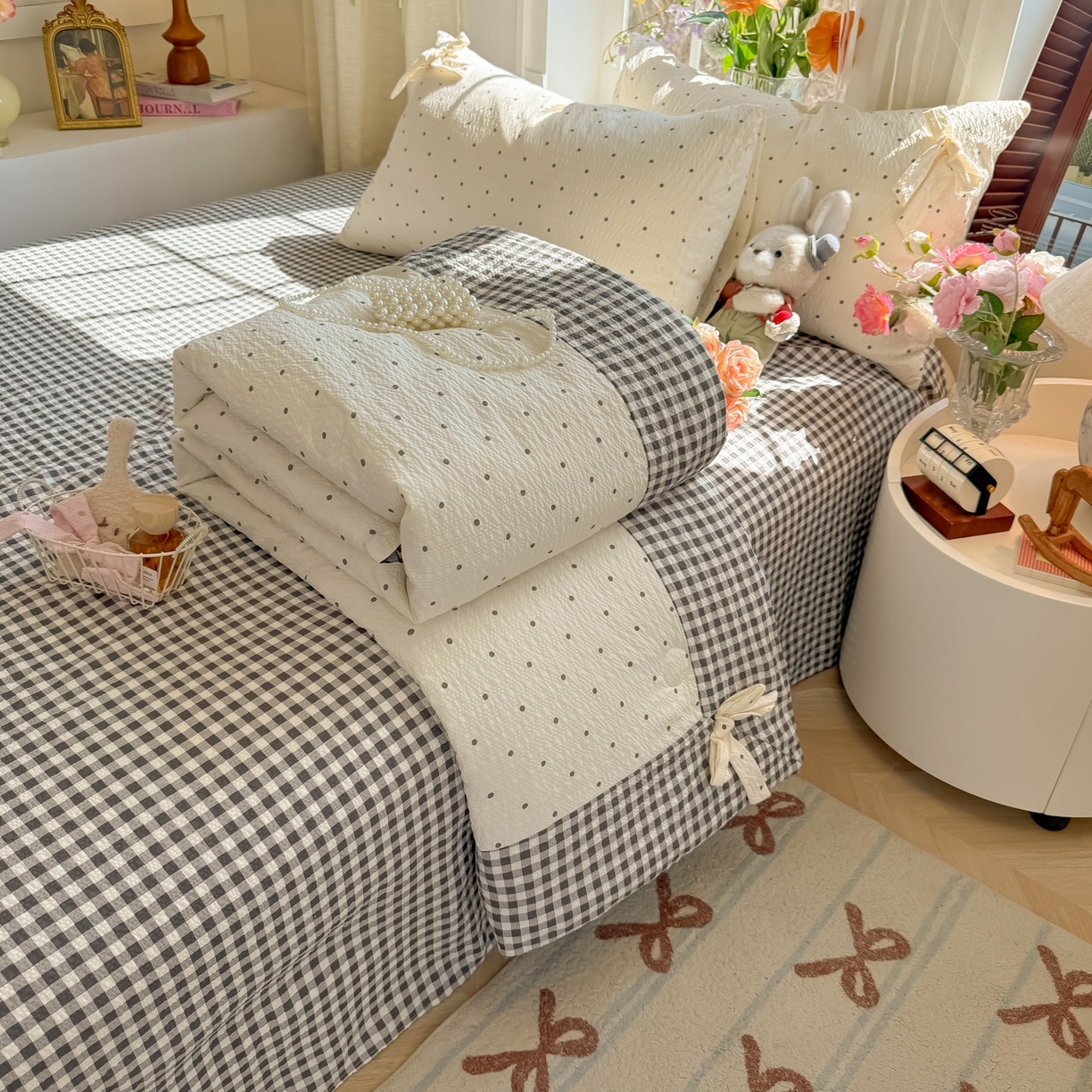 91家纺网 家纺一手货源 找家纺 瑞禾家纺（原阿亮） 2026新款提花泡芙棉拼角蝴蝶结软乎乎的撸猫感单夏被夏被四件套-甜莓气泡 甜莓气泡-奶灰波点