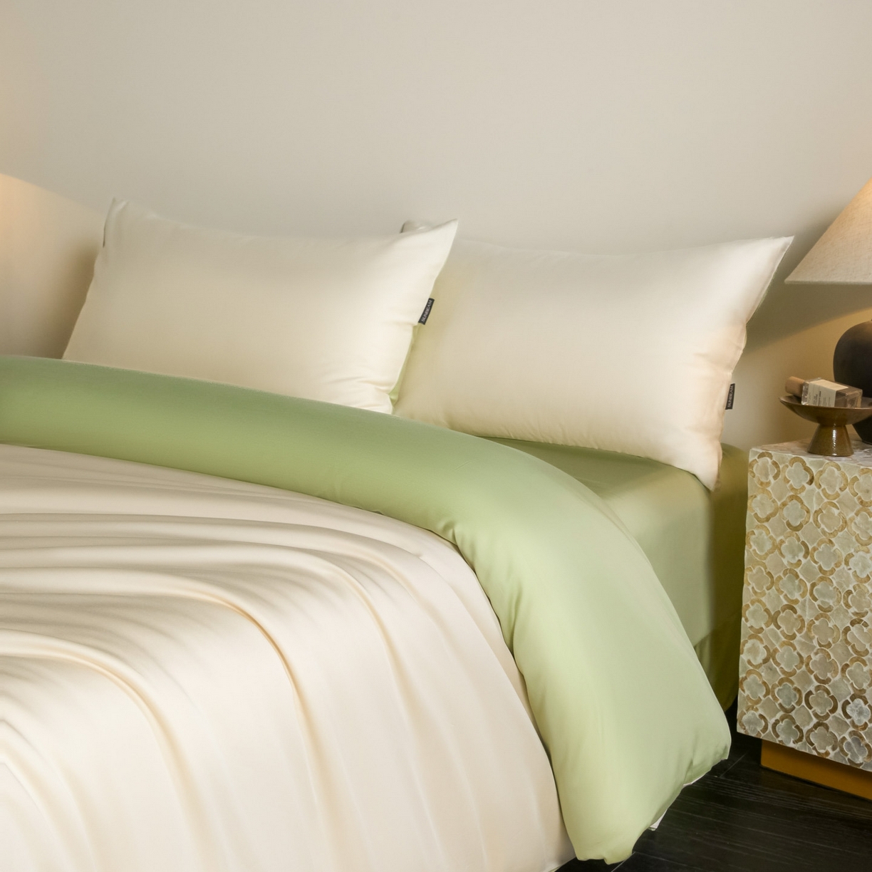 91家纺网 家纺一手货源 找家纺 秀色家纺 2026新款60S进口天丝贡缎新疆长绒棉纯色轻奢四件套 Air-天丝棉-奶白抹茶