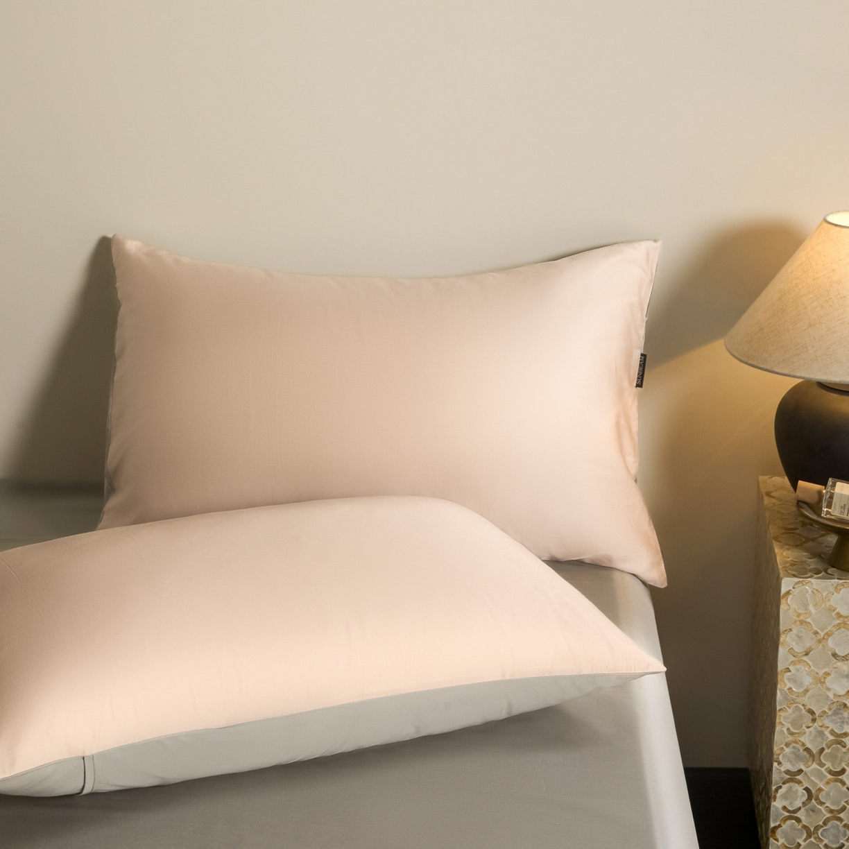 91家纺网 家纺一手货源 找家纺 秀色家纺 2026新款60S进口天丝贡缎新疆长绒棉纯色轻奢四件套 Air-天丝棉-桃灰粉+幻影灰