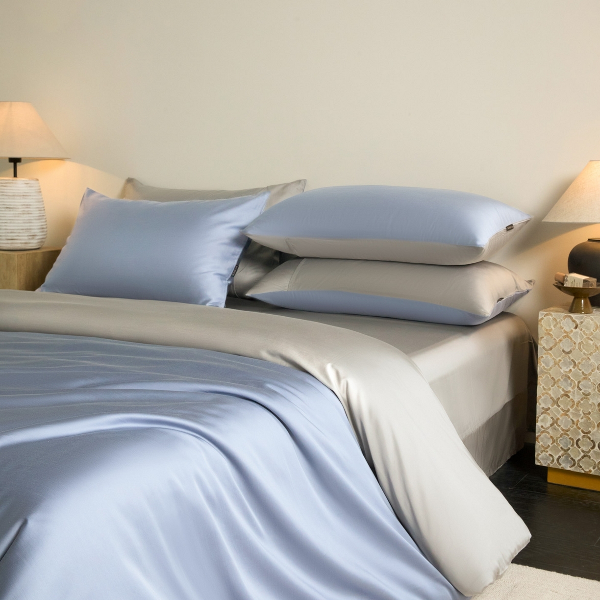 91家纺网 家纺一手货源 找家纺 秀色家纺 2026新款60S进口天丝贡缎新疆长绒棉纯色轻奢四件套 Air-天丝棉-星雾蓝+薄雾灰