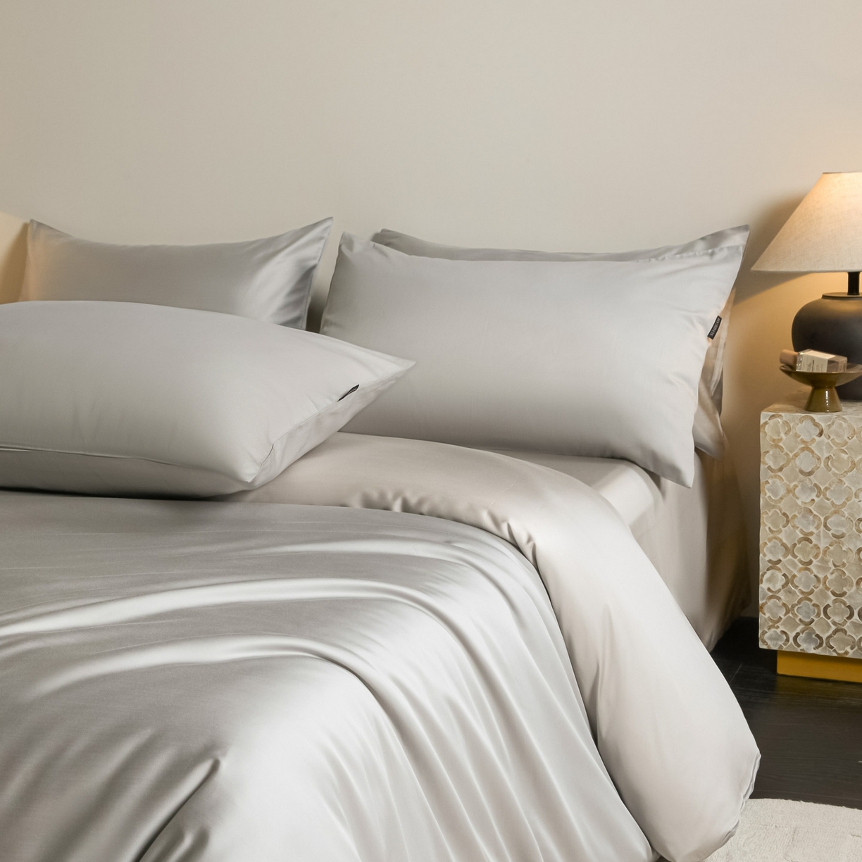 91家纺网 家纺一手货源 找家纺 秀色家纺 2026新款60S进口天丝贡缎新疆长绒棉纯色轻奢四件套 Air-天丝棉-幻影灰+薄雾灰