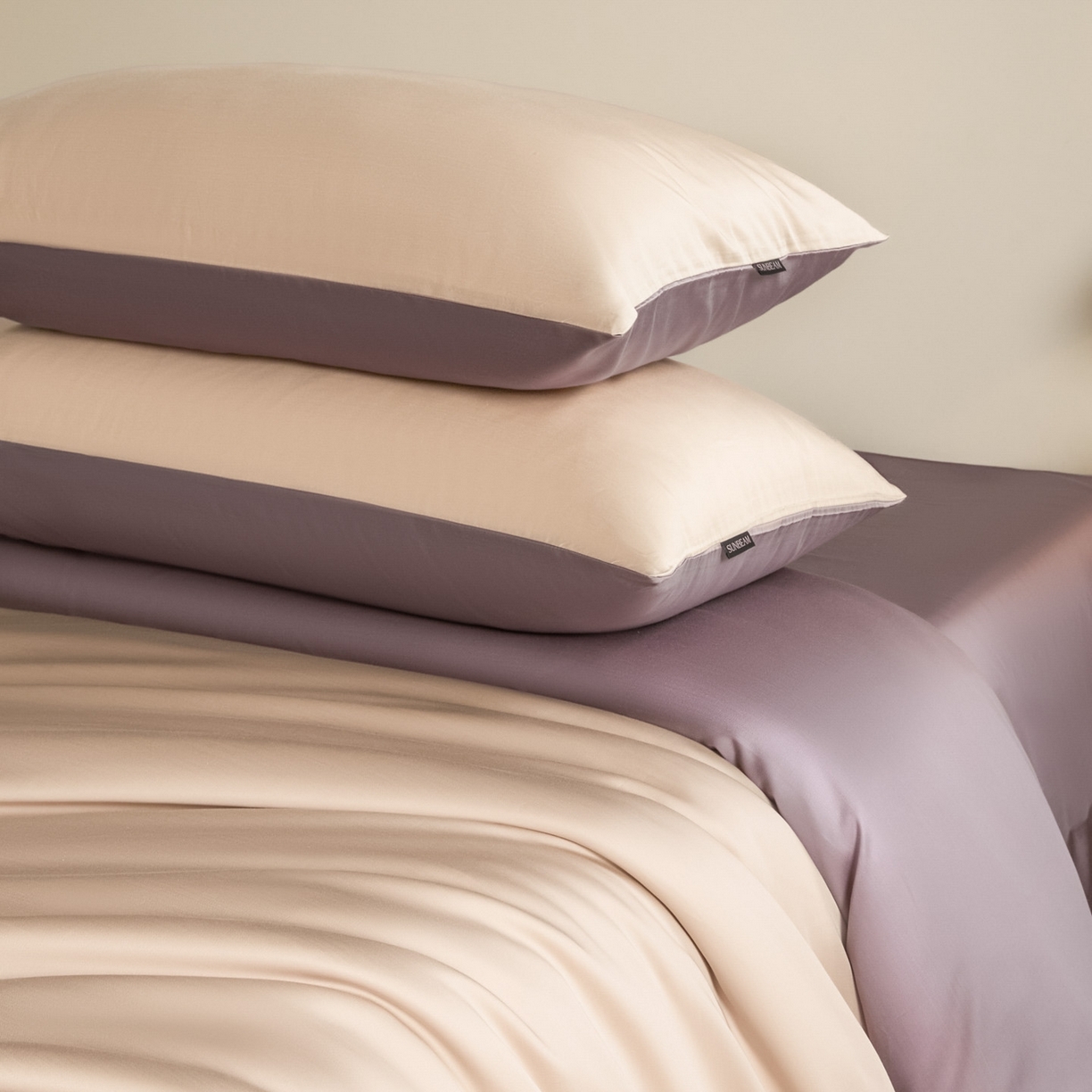 91家纺网 家纺一手货源 找家纺 秀色家纺 2026新款60S进口天丝贡缎新疆长绒棉纯色轻奢四件套 Air-天丝棉-桃灰粉+迷雾紫