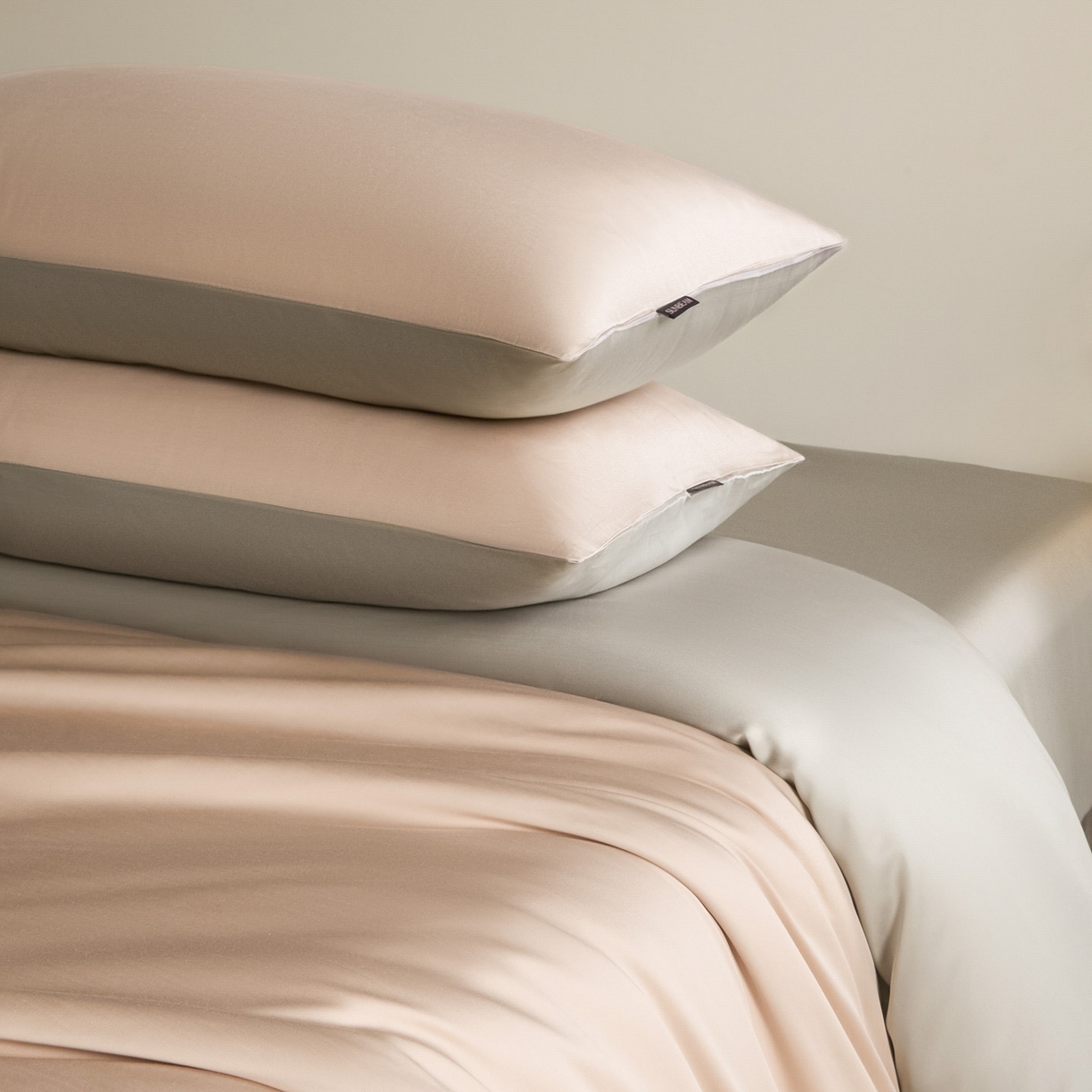 91家纺网 家纺一手货源 找家纺 秀色家纺 2026新款60S进口天丝贡缎新疆长绒棉纯色轻奢四件套 Air-天丝棉-桃灰粉+幻影灰