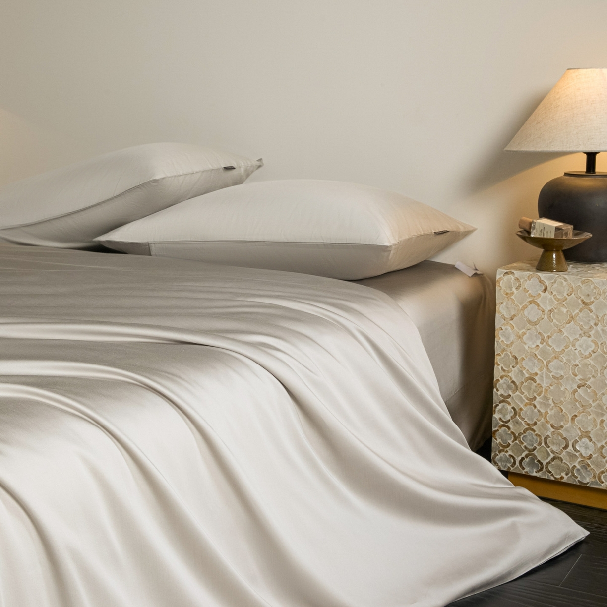 91家纺网 家纺一手货源 找家纺 秀色家纺 2026新款60S进口天丝贡缎新疆长绒棉纯色轻奢四件套 Air-天丝棉-幻影灰