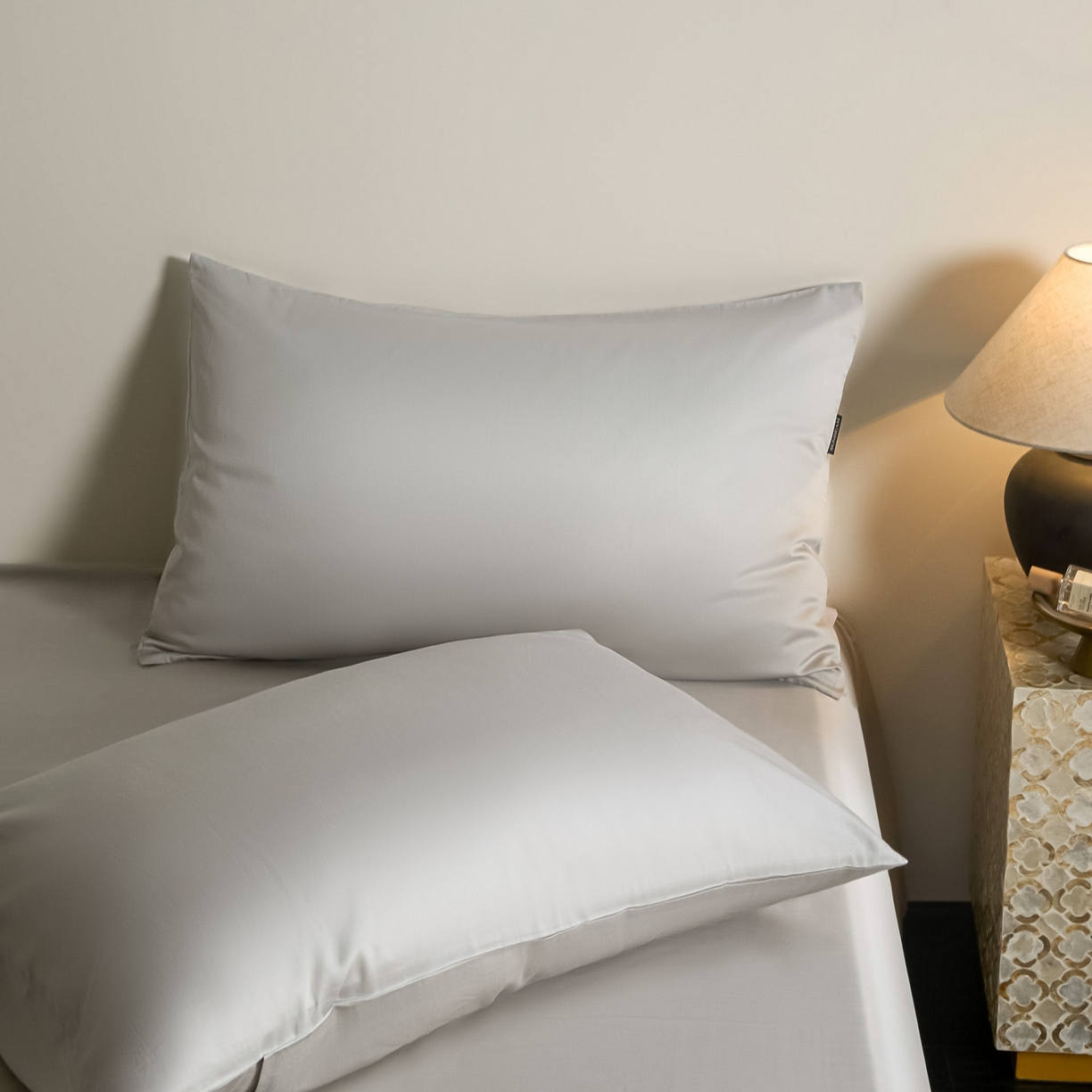 91家纺网 家纺一手货源 找家纺 秀色家纺 2026新款60S进口天丝贡缎新疆长绒棉纯色轻奢四件套 Air-天丝棉-幻影灰+薄雾灰