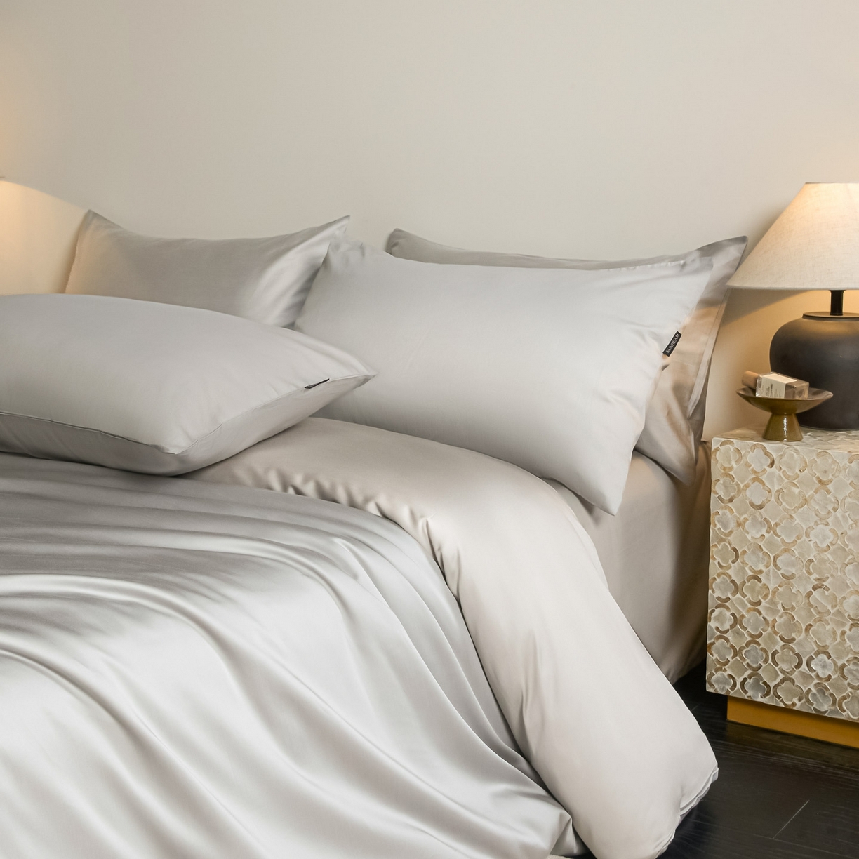 91家纺网 家纺一手货源 找家纺 秀色家纺 2026新款60S进口天丝贡缎新疆长绒棉纯色轻奢四件套 Air-天丝棉-幻影灰+薄雾灰