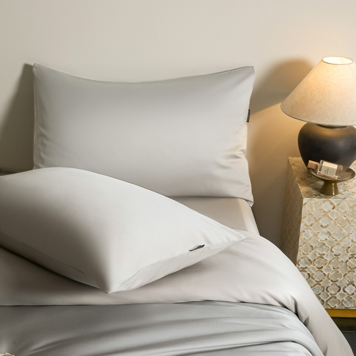 91家纺网 家纺一手货源 找家纺 秀色家纺 2026新款60S进口天丝贡缎新疆长绒棉纯色轻奢四件套 Air-天丝棉-幻影灰+薄雾灰