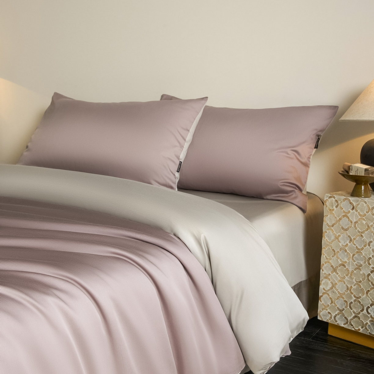 91家纺网 家纺一手货源 找家纺 秀色家纺 2026新款60S进口天丝贡缎新疆长绒棉纯色轻奢四件套 Air-天丝棉-迷雾紫+幻影灰