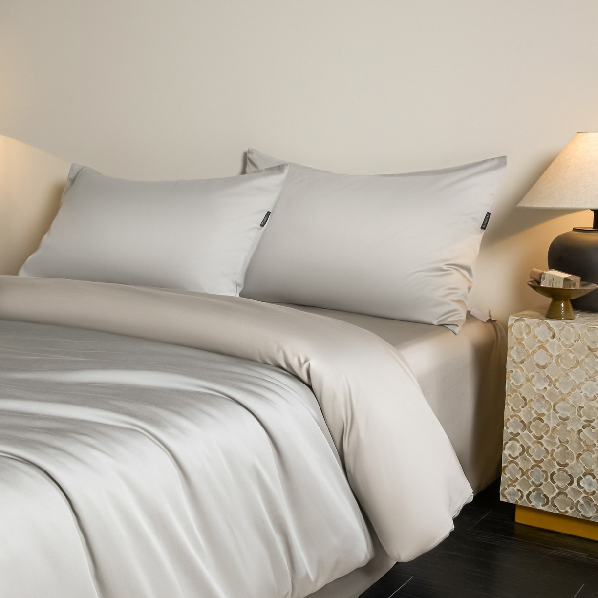 91家纺网 家纺一手货源 找家纺 秀色家纺 2026新款60S进口天丝贡缎新疆长绒棉纯色轻奢四件套 Air-天丝棉-幻影灰+薄雾灰