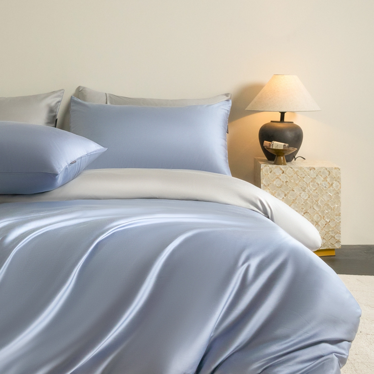 91家纺网 家纺一手货源 找家纺 秀色家纺 2026新款60S进口天丝贡缎新疆长绒棉纯色轻奢四件套 Air-天丝棉-星雾蓝+薄雾灰